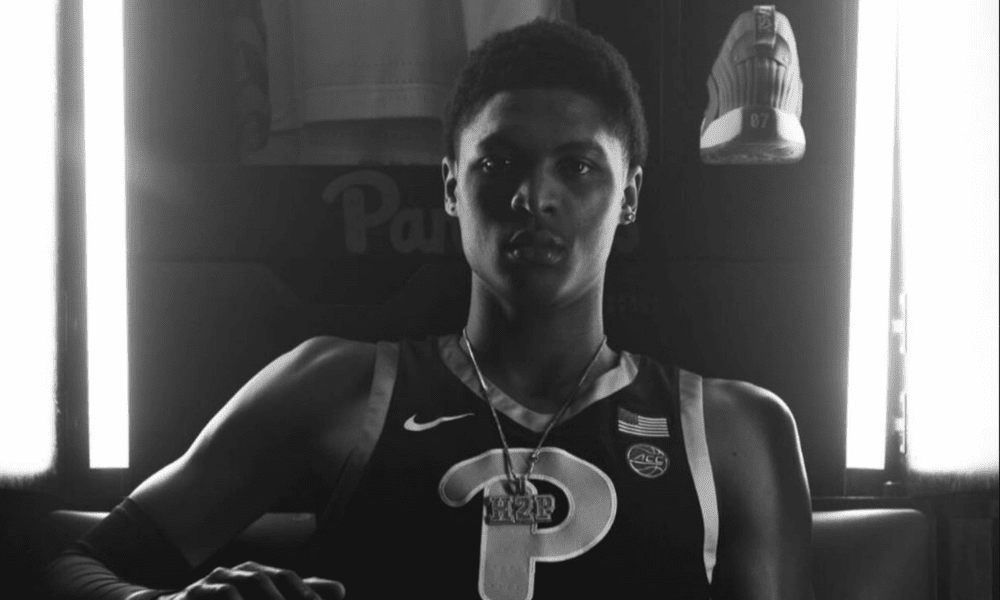 Five-star guard prospect Meleek Thomas will choose between Arkansas, Pitt, and UConn on Nov. 11 for his college commitment.